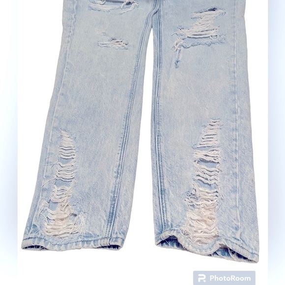 American Eagle Hi-Rise Tomgirl jeans, light wash, destroyed, size 4 long - Picture 2 of 9